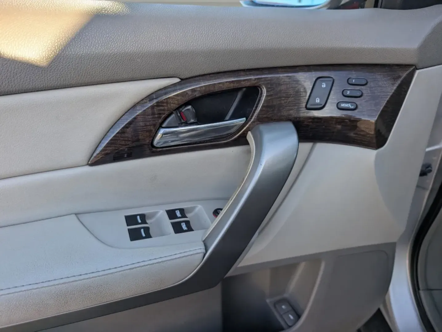 2010 Acura MDX Technology Pkg (2HNYD2H68AH) with an Other engine, located at 804 22nd Ave, Phenix City, AL, 36870, (334) 297-1860, 32.484749, -85.024475 - ### Embrace Adventure with the 2010 Acura MDX at Gils Auto Columbus, GA!<br /> <br /> Are you ready to elevate your family adventures or tackle your daily commute with style and comfort? Look no further than the sleek 2010 Acura MDX, available now at **Gils Auto**, located conveniently at **5115 14 - Photo#9