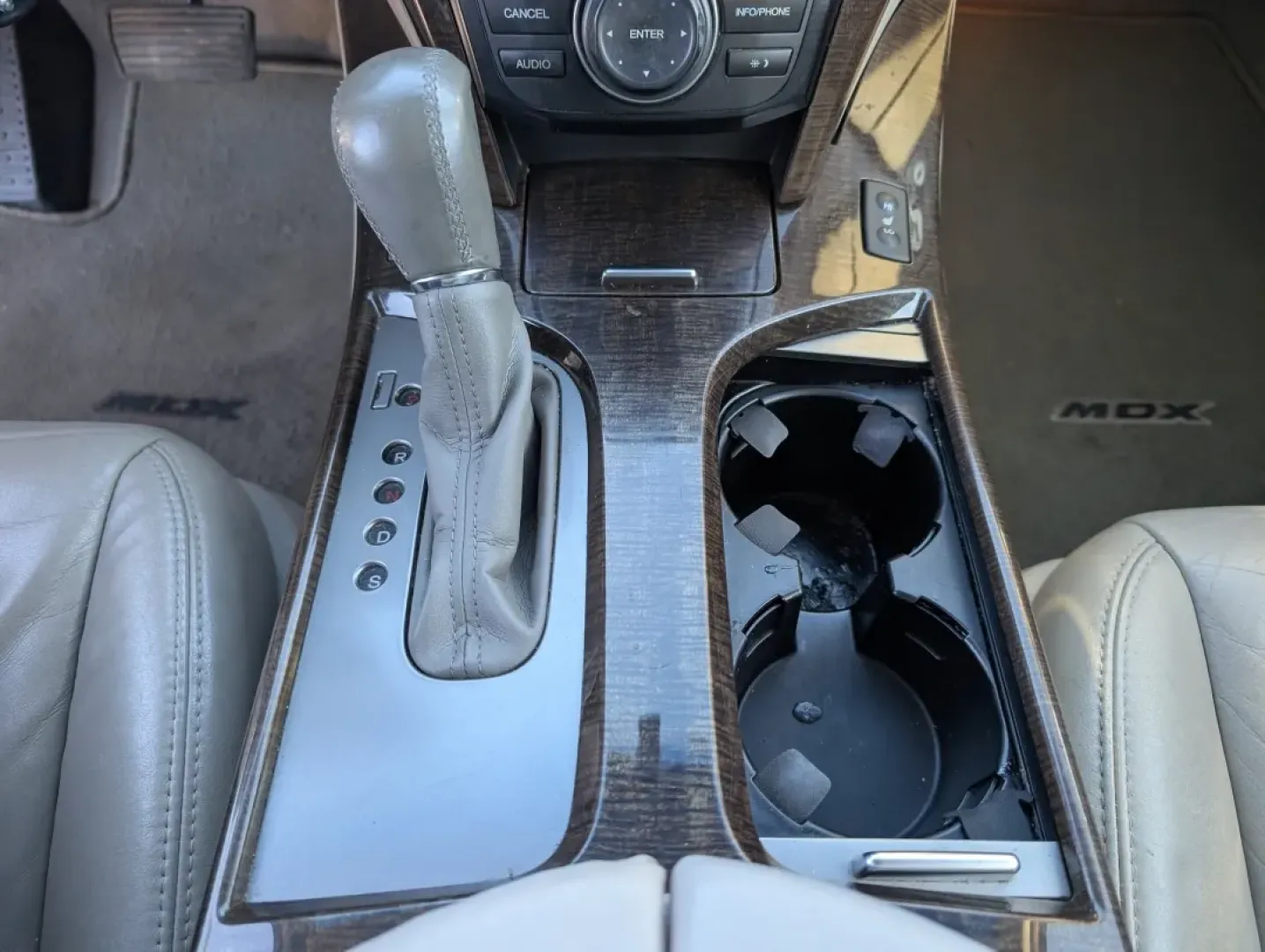 2010 Acura MDX Technology Pkg (2HNYD2H68AH) with an Other engine, located at 804 22nd Ave, Phenix City, AL, 36870, (334) 297-1860, 32.484749, -85.024475 - ### Embrace Adventure with the 2010 Acura MDX at Gils Auto Columbus, GA!<br /> <br /> Are you ready to elevate your family adventures or tackle your daily commute with style and comfort? Look no further than the sleek 2010 Acura MDX, available now at **Gils Auto**, located conveniently at **5115 14 - Photo#14