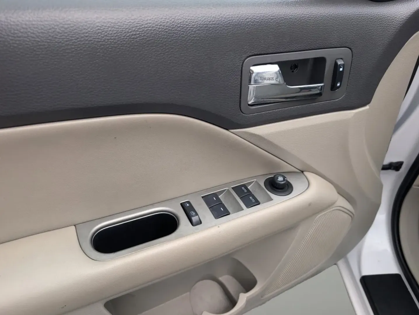 2012 Ford Fusion SEL (3FAHP0JG8CR) with an Other engine, located at 3959 U.S. 80 W, Phenix City, AL, 36870, (334) 297-4885, 32.469296, -85.135185 - **Experience Comfort and Reliability with This 2012 Ford Fusion SEL at Gils Auto - Opelika!**<br /> <br /> If you're searching for a dependable sedan that perfectly balances comfort and efficiency, look no further than this stunning 2012 Ford Fusion SEL at Gils Auto, located at 1430 Gateway Drive, O - Photo#8