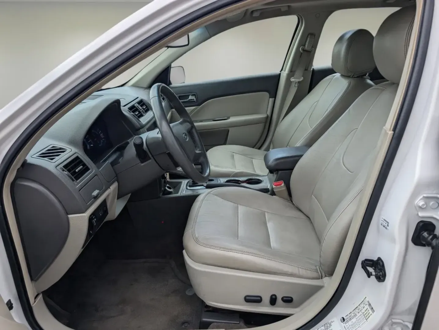 2012 Ford Fusion SEL (3FAHP0JG8CR) with an Other engine, located at 3959 U.S. 80 W, Phenix City, AL, 36870, (334) 297-4885, 32.469296, -85.135185 - **Experience Comfort and Reliability with This 2012 Ford Fusion SEL at Gils Auto - Opelika!**<br /> <br /> If you're searching for a dependable sedan that perfectly balances comfort and efficiency, look no further than this stunning 2012 Ford Fusion SEL at Gils Auto, located at 1430 Gateway Drive, O - Photo#9