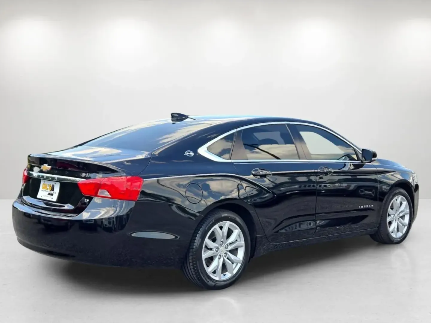 2018 /Jet Black Chevrolet Impala LT (1G1105S38JU) with an Other engine, located at 3959 U.S. 80 W, Phenix City, AL, 36870, (334) 297-4885, 32.469296, -85.135185 - 2018 Chevrolet Impala LT - Photo#5