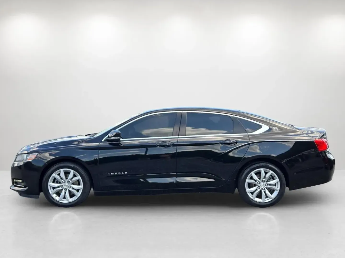 2018 /Jet Black Chevrolet Impala LT (1G1105S38JU) with an Other engine, located at 3959 U.S. 80 W, Phenix City, AL, 36870, (334) 297-4885, 32.469296, -85.135185 - 2018 Chevrolet Impala LT - Photo#8