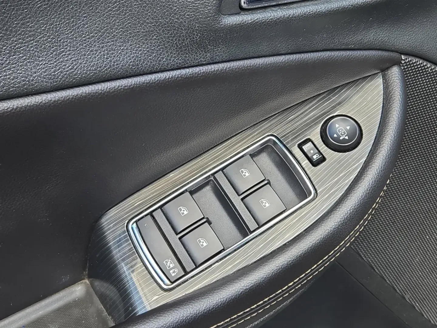 2018 /Jet Black Chevrolet Impala LT (1G1105S38JU) with an Other engine, located at 3959 U.S. 80 W, Phenix City, AL, 36870, (334) 297-4885, 32.469296, -85.135185 - 2018 Chevrolet Impala LT - Photo#11