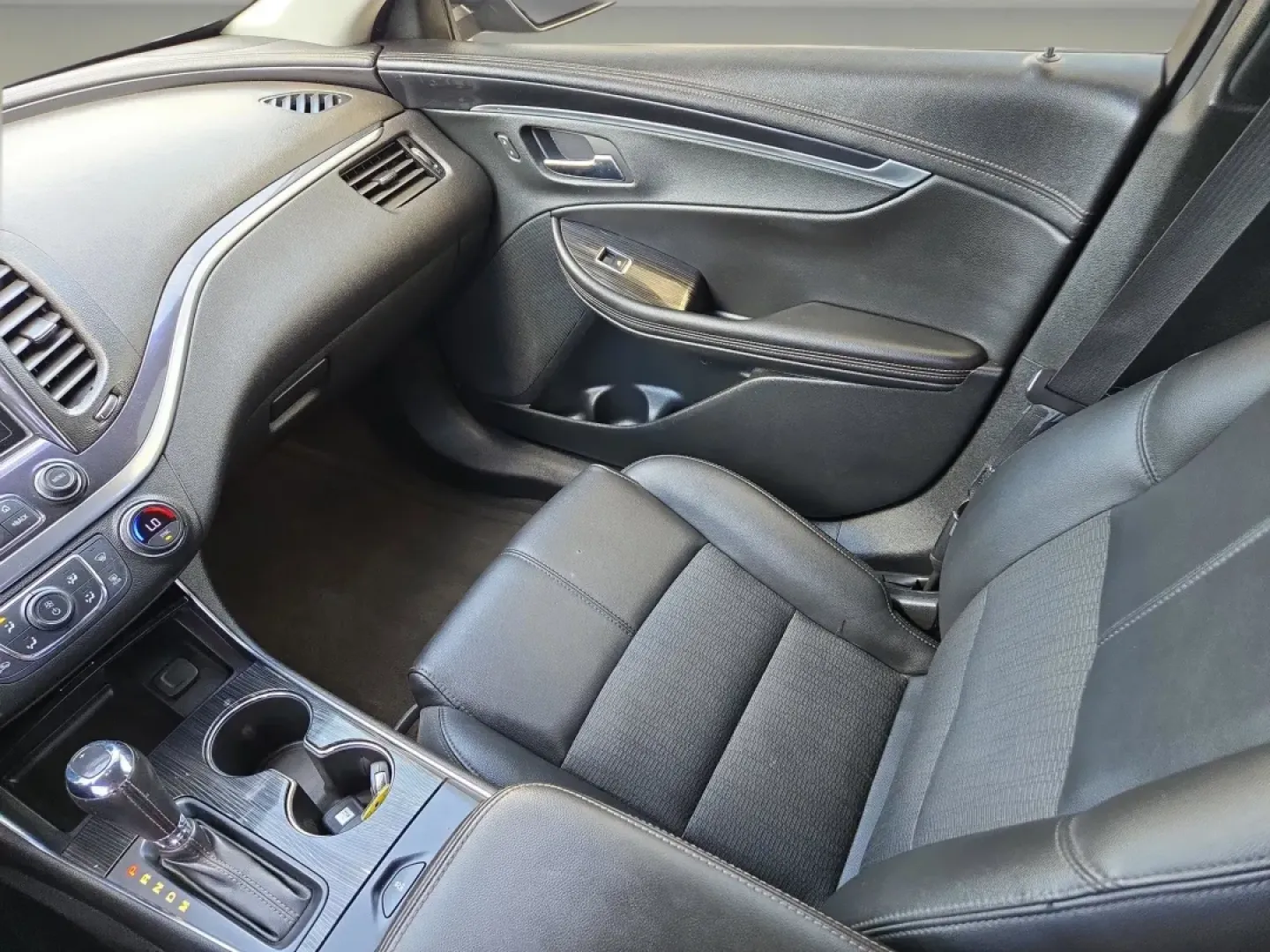 2018 /Jet Black Chevrolet Impala LT (1G1105S38JU) with an Other engine, located at 3959 U.S. 80 W, Phenix City, AL, 36870, (334) 297-4885, 32.469296, -85.135185 - 2018 Chevrolet Impala LT - Photo#15