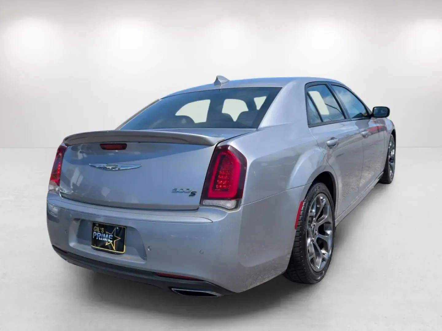 2018 /Black Chrysler 300 300S (2C3CCABG5JH) with an Other engine, located at 1430 Gateway Drive, Opelika, AL, 36801, (334) 239-0944, 32.637871, -85.409790 - Experience life on the open road like never before with Gils Auto's latest offering: a stunning 2018 Chrysler 300S, perfectly designed for those who crave comfort and style on their daily commutes or weekend getaways. Whether you're a busy professional navigating the streets of Phenix City or a fami - Photo#4