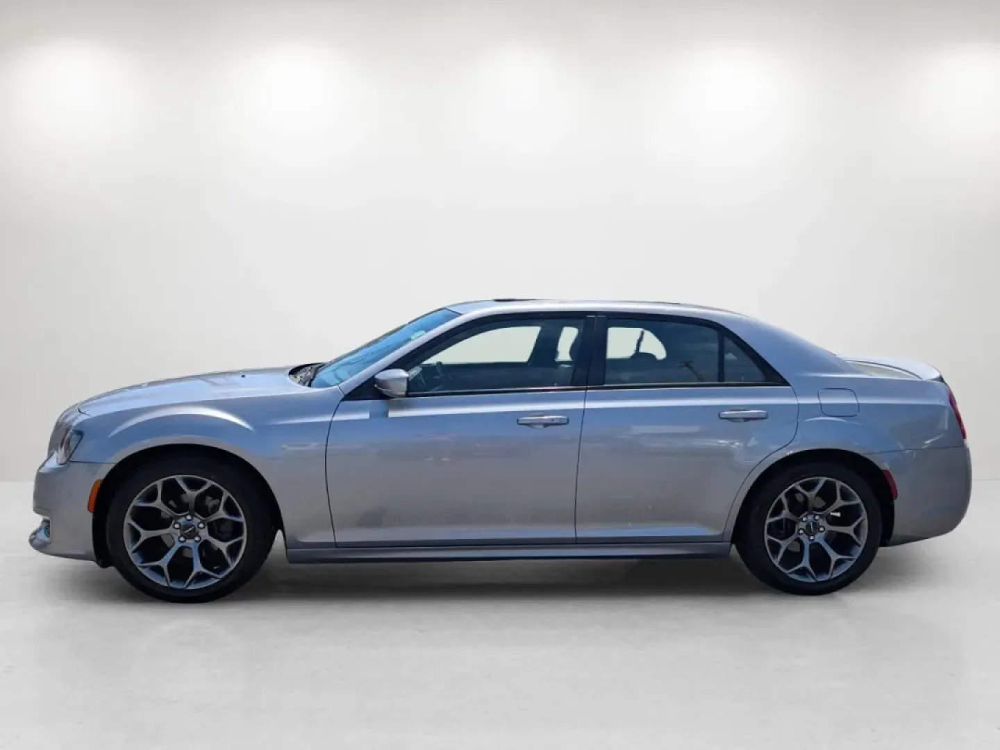 2018 /Black Chrysler 300 300S (2C3CCABG5JH) with an Other engine, located at 1430 Gateway Drive, Opelika, AL, 36801, (334) 239-0944, 32.637871, -85.409790 - Experience life on the open road like never before with Gils Auto's latest offering: a stunning 2018 Chrysler 300S, perfectly designed for those who crave comfort and style on their daily commutes or weekend getaways. Whether you're a busy professional navigating the streets of Phenix City or a fami - Photo#7