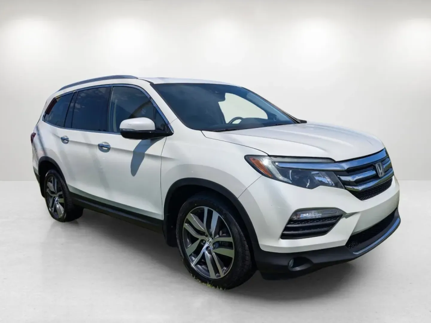 2016 Honda Pilot Elite (5FNYF6H07GB) with an Other engine, located at 5115 14th Ave., Columbus, GA, 31904, (706) 323-0345, 32.511494, -84.971046 - **Adventure Awaits with the 2016 Honda Pilot Elite - Perfect for Family Road Trips!**<br /> <br /> If you're searching for a reliable vehicle that combines comfort, style, and capability, look no further than the 2016 Honda Pilot Elite. This versatile SUV is designed for growing families and weekend - Photo#2