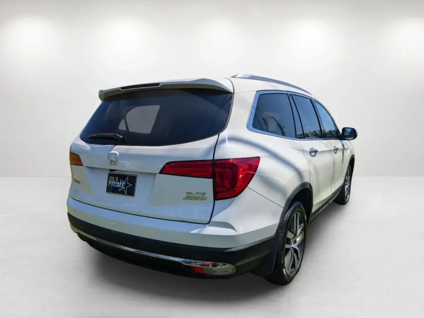 2016 Honda Pilot Elite (5FNYF6H07GB) with an Other engine, located at 5115 14th Ave., Columbus, GA, 31904, (706) 323-0345, 32.511494, -84.971046 - **Adventure Awaits with the 2016 Honda Pilot Elite - Perfect for Family Road Trips!**<br /> <br /> If you're searching for a reliable vehicle that combines comfort, style, and capability, look no further than the 2016 Honda Pilot Elite. This versatile SUV is designed for growing families and weekend - Photo#4