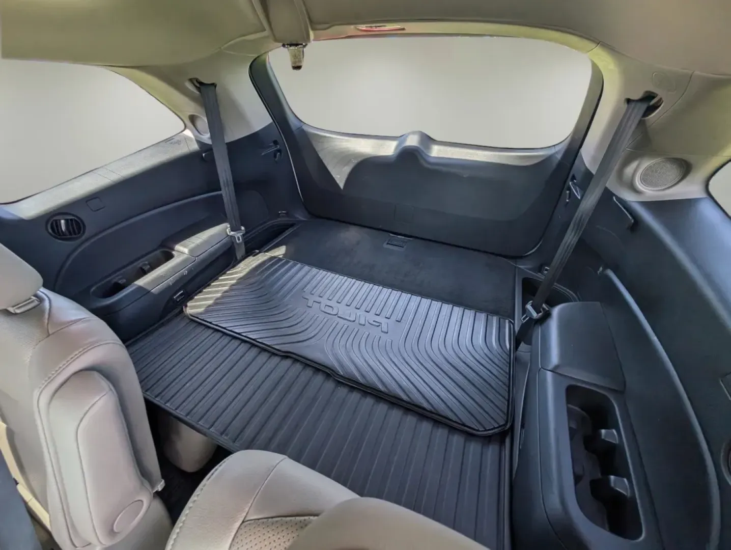 2016 Honda Pilot Elite (5FNYF6H07GB) with an Other engine, located at 5115 14th Ave., Columbus, GA, 31904, (706) 323-0345, 32.511494, -84.971046 - **Adventure Awaits with the 2016 Honda Pilot Elite - Perfect for Family Road Trips!**<br /> <br /> If you're searching for a reliable vehicle that combines comfort, style, and capability, look no further than the 2016 Honda Pilot Elite. This versatile SUV is designed for growing families and weekend - Photo#11