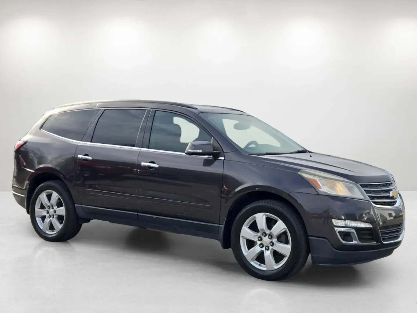 2016 /Ebony Chevrolet Traverse LT (1GNKRGKD4GJ) with an Other engine, located at 5115 14th Ave., Columbus, GA, 31904, (706) 323-0345, 32.511494, -84.971046 - Explore the open road, perfect for family adventures or your daily commute. Introducing the 2016 Chevrolet Traverse LT, a versatile SUV designed for life's journeys. Whether you're taking the kids to school, heading out for a weekend getaway, or simply running errands in Phenix City, this spacious v - Photo#3