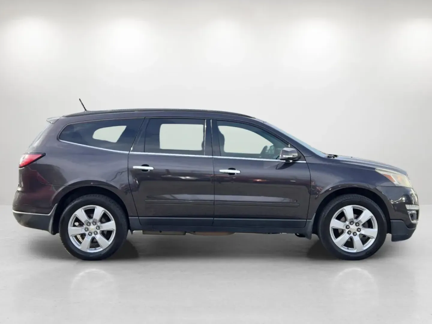 2016 /Ebony Chevrolet Traverse LT (1GNKRGKD4GJ) with an Other engine, located at 5115 14th Ave., Columbus, GA, 31904, (706) 323-0345, 32.511494, -84.971046 - Explore the open road, perfect for family adventures or your daily commute. Introducing the 2016 Chevrolet Traverse LT, a versatile SUV designed for life's journeys. Whether you're taking the kids to school, heading out for a weekend getaway, or simply running errands in Phenix City, this spacious v - Photo#4