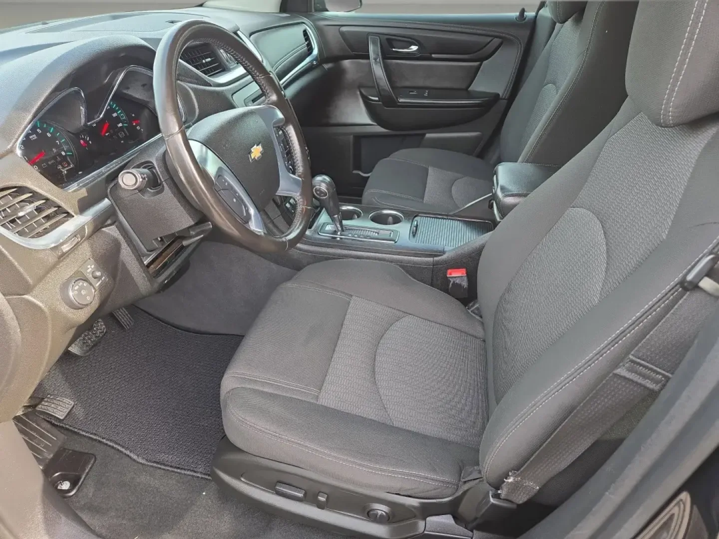 2016 /Ebony Chevrolet Traverse LT (1GNKRGKD4GJ) with an Other engine, located at 5115 14th Ave., Columbus, GA, 31904, (706) 323-0345, 32.511494, -84.971046 - Explore the open road, perfect for family adventures or your daily commute. Introducing the 2016 Chevrolet Traverse LT, a versatile SUV designed for life's journeys. Whether you're taking the kids to school, heading out for a weekend getaway, or simply running errands in Phenix City, this spacious v - Photo#11