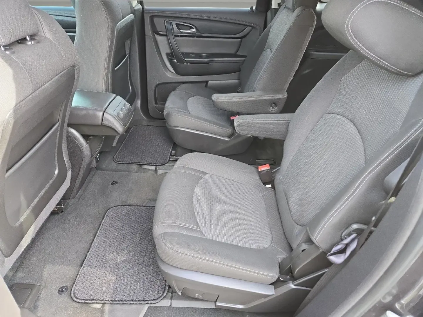 2016 /Ebony Chevrolet Traverse LT (1GNKRGKD4GJ) with an Other engine, located at 5115 14th Ave., Columbus, GA, 31904, (706) 323-0345, 32.511494, -84.971046 - Explore the open road, perfect for family adventures or your daily commute. Introducing the 2016 Chevrolet Traverse LT, a versatile SUV designed for life's journeys. Whether you're taking the kids to school, heading out for a weekend getaway, or simply running errands in Phenix City, this spacious v - Photo#12