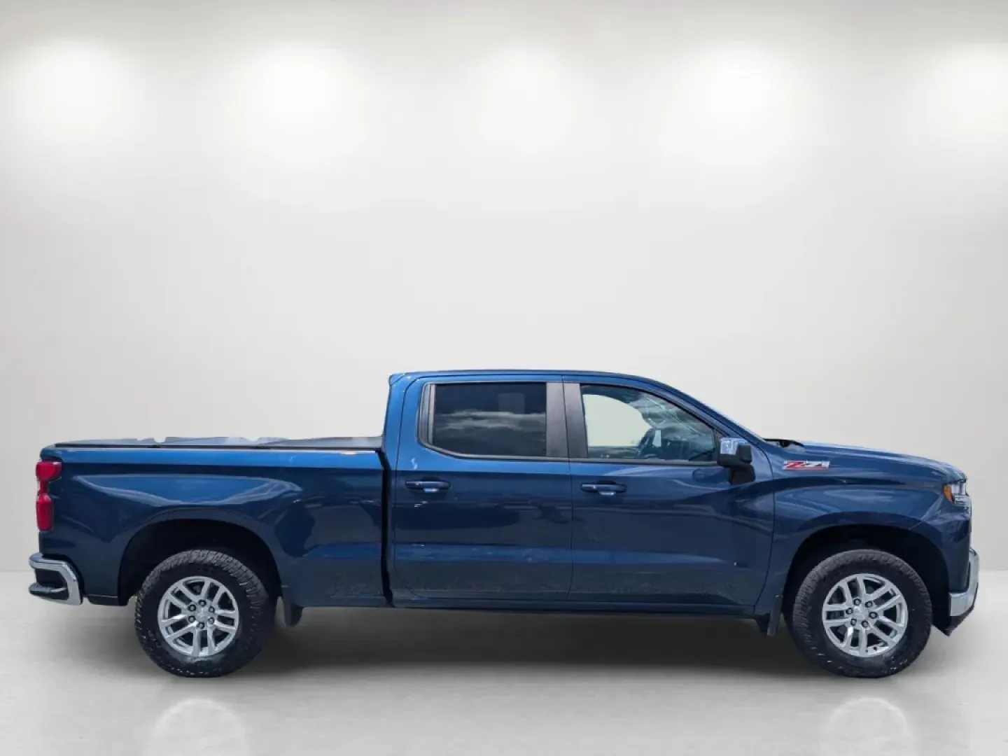 2019 /Jet Black Chevrolet Silverado 1500 LT (3GCUYDED8KG) with an Other engine, located at 521 Old Farm Lane Rd, Prattville, AL, 36066, (334) 325-1505, 32.482460, -86.416367 - Discover the thrill of adventure with this 2019 Chevrolet Silverado 1500 LT, a pickup truck designed for those who crave both ruggedness and comfort, perfect for weekend getaways or daily commuting in Phenix City, AL. Whether you're a growing family needing extra space or a weekend warrior ready for - Photo#3