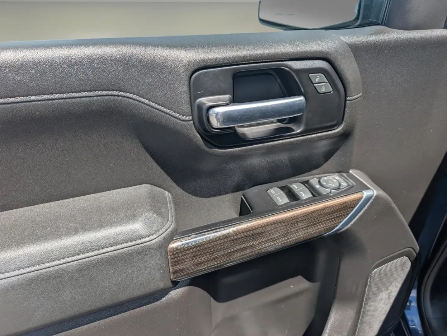 2019 /Jet Black Chevrolet Silverado 1500 LT (3GCUYDED8KG) with an Other engine, located at 521 Old Farm Lane Rd, Prattville, AL, 36066, (334) 325-1505, 32.482460, -86.416367 - Discover the thrill of adventure with this 2019 Chevrolet Silverado 1500 LT, a pickup truck designed for those who crave both ruggedness and comfort, perfect for weekend getaways or daily commuting in Phenix City, AL. Whether you're a growing family needing extra space or a weekend warrior ready for - Photo#8