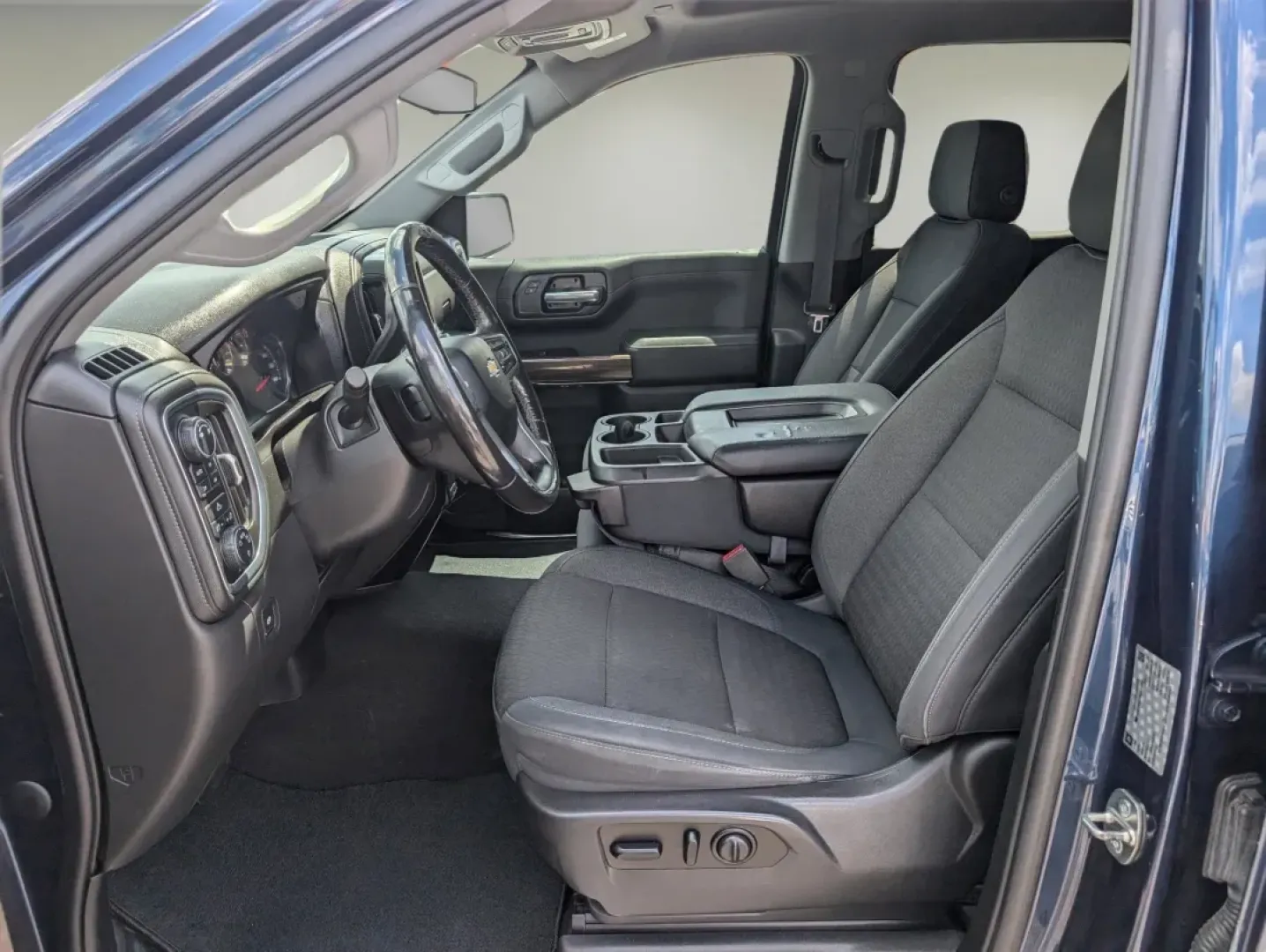 2019 /Jet Black Chevrolet Silverado 1500 LT (3GCUYDED8KG) with an Other engine, located at 521 Old Farm Lane Rd, Prattville, AL, 36066, (334) 325-1505, 32.482460, -86.416367 - Discover the thrill of adventure with this 2019 Chevrolet Silverado 1500 LT, a pickup truck designed for those who crave both ruggedness and comfort, perfect for weekend getaways or daily commuting in Phenix City, AL. Whether you're a growing family needing extra space or a weekend warrior ready for - Photo#9