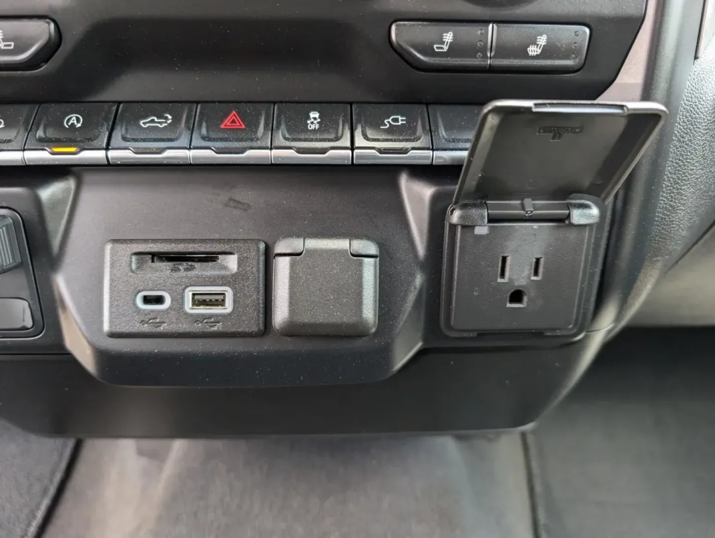 2019 /Jet Black Chevrolet Silverado 1500 LT (3GCUYDED8KG) with an Other engine, located at 521 Old Farm Lane Rd, Prattville, AL, 36066, (334) 325-1505, 32.482460, -86.416367 - Discover the thrill of adventure with this 2019 Chevrolet Silverado 1500 LT, a pickup truck designed for those who crave both ruggedness and comfort, perfect for weekend getaways or daily commuting in Phenix City, AL. Whether you're a growing family needing extra space or a weekend warrior ready for - Photo#13