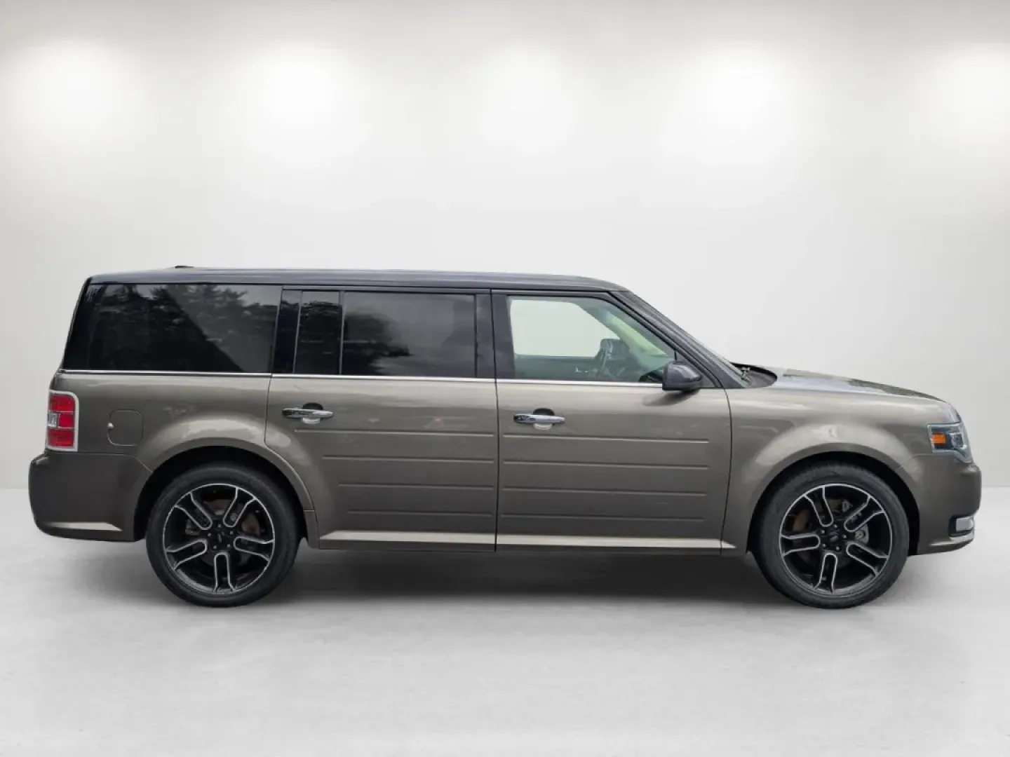 2013 Ford Flex Limited (2FMHK6D8XDB) with an Other engine, located at 5115 14th Ave., Columbus, GA, 31904, (706) 323-0345, 32.511494, -84.971046 - Embark on unforgettable journeys with the 2013 Ford Flex Limited, now available at Gils Auto in Prattville, AL. This versatile crossover is not just a vehicle; it's the perfect companion for growing families, weekend adventurers, and anyone seeking a reliable ride for long commutes. With its spaciou - Photo#4