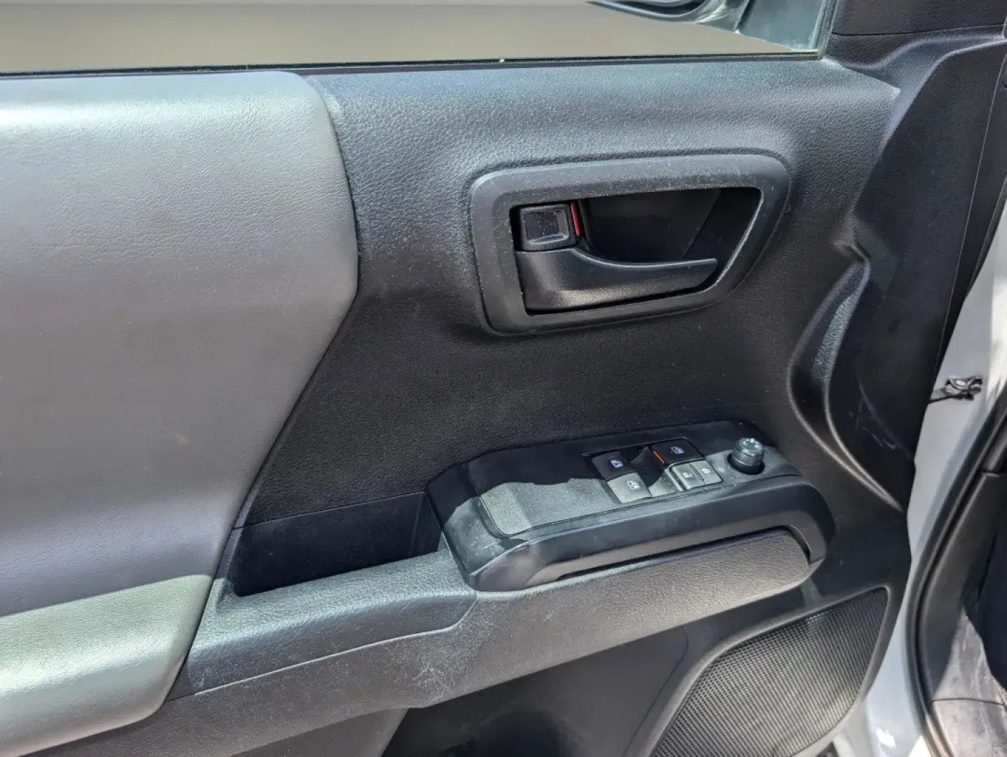 2021 Toyota Tacoma 2WD SR (3TYRX5GN4MT) with an Other engine, located at 1430 Gateway Drive, Opelika, AL, 36801, (334) 239-0944, 32.637871, -85.409790 - **Adventure Awaits with the 2021 Toyota Tacoma SR Your Perfect Companion for Every Journey!**<br /> <br /> Are you ready to elevate your driving experience? Whether you're planning a weekend adventure, need a reliable vehicle for your daily commute, or require a pickup that can handle the demands o - Photo#7