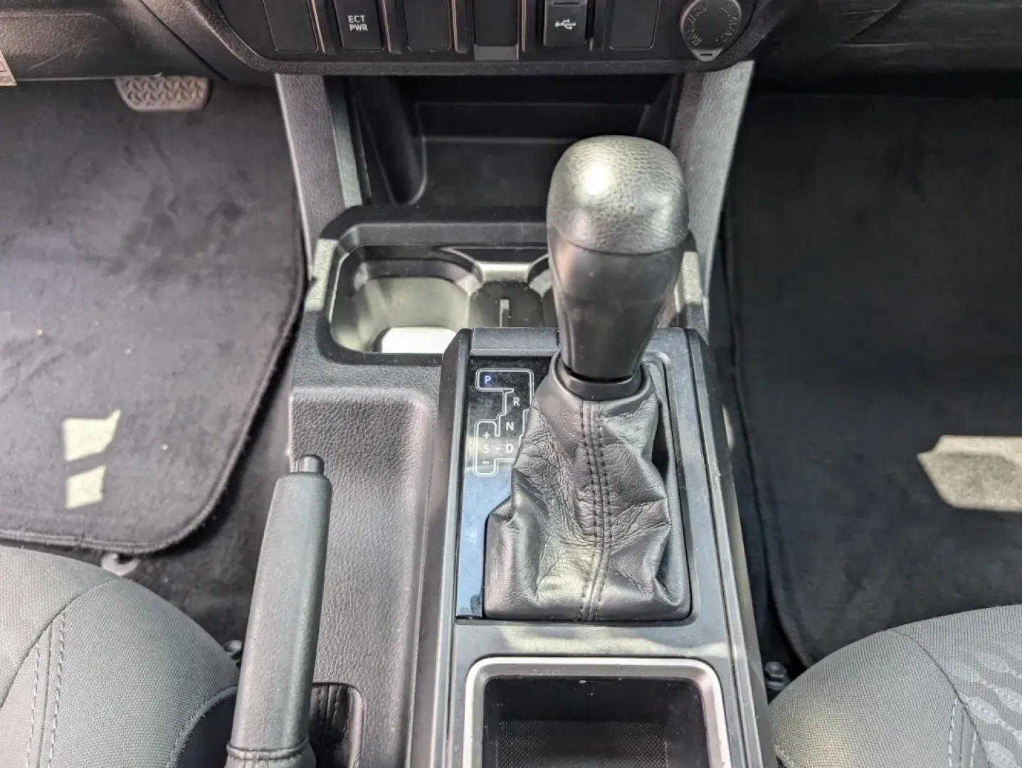 2021 Toyota Tacoma 2WD SR (3TYRX5GN4MT) with an Other engine, located at 1430 Gateway Drive, Opelika, AL, 36801, (334) 239-0944, 32.637871, -85.409790 - **Adventure Awaits with the 2021 Toyota Tacoma SR Your Perfect Companion for Every Journey!**<br /> <br /> Are you ready to elevate your driving experience? Whether you're planning a weekend adventure, need a reliable vehicle for your daily commute, or require a pickup that can handle the demands o - Photo#13