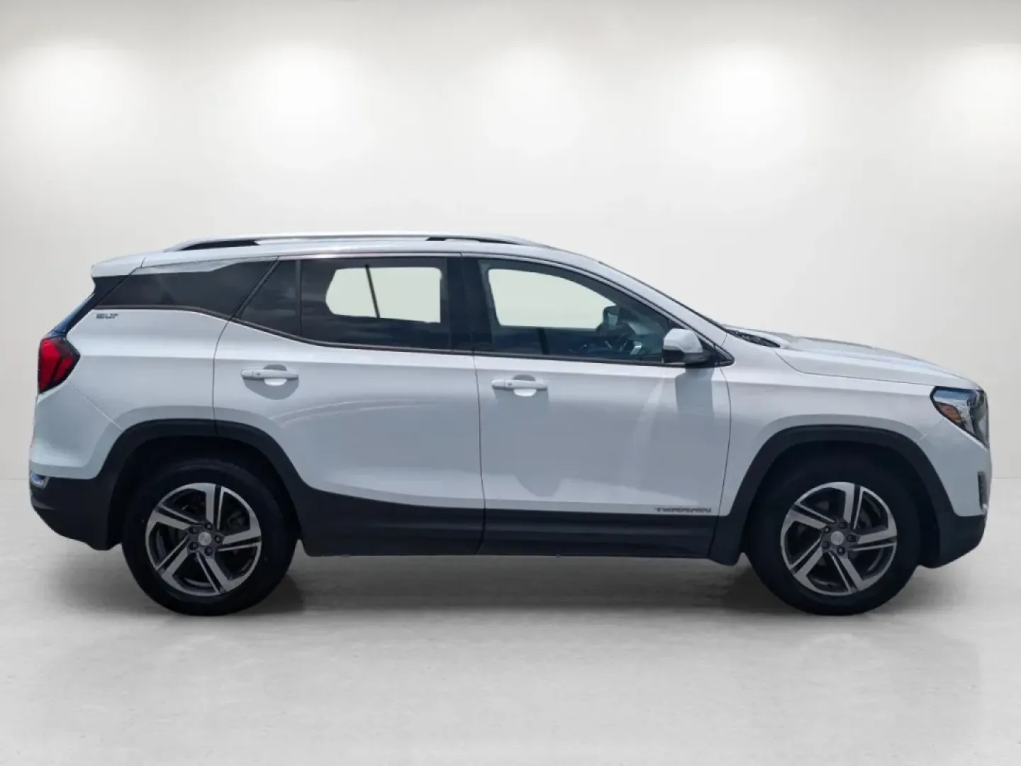 2020 /Jet Black GMC Terrain SLT (3GKALPEV2LL) with an Other engine, located at 7000 Northlake Connector, Columbus, GA, 31904, (706) 987-8085, 32.524975, -84.978134 - **Discover Your Adventure with the 2020 GMC Terrain SLT at Gils Auto - Phenix City**<br /> <br /> Are you ready to enhance your lifestyle with a vehicle that perfectly blends style, comfort, and capability? The 2020 GMC Terrain SLT is the SUV you've been waiting for, ideally suited for families, com - Photo#3