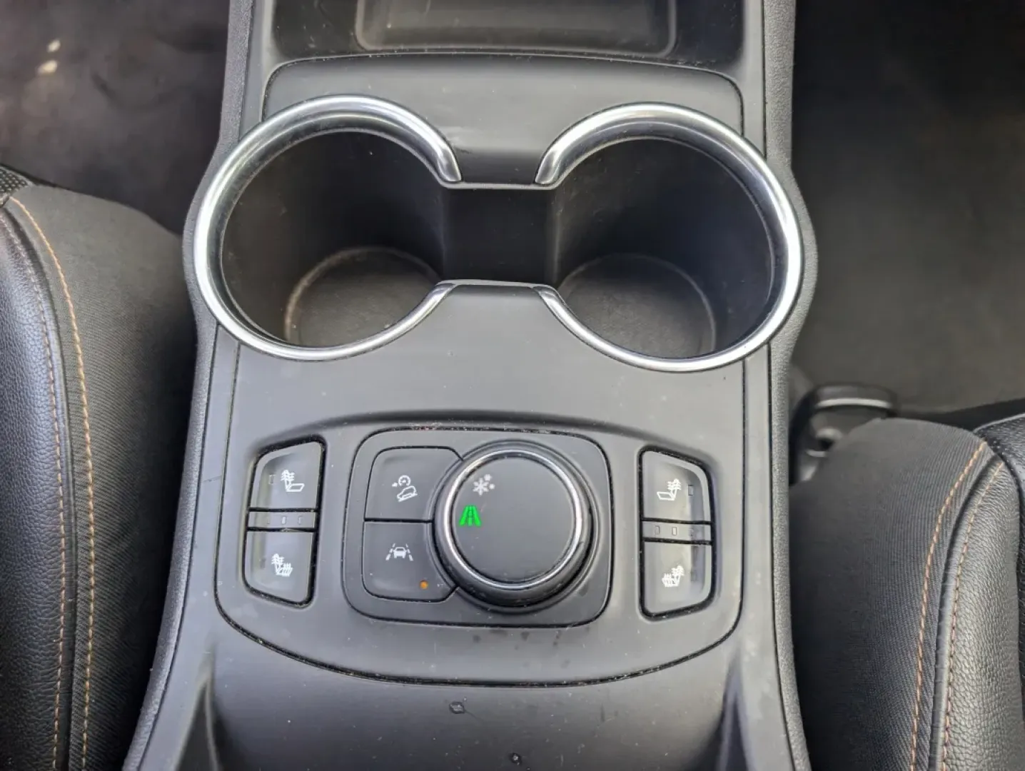 2020 /Jet Black GMC Terrain SLT (3GKALPEV2LL) with an Other engine, located at 7000 Northlake Connector, Columbus, GA, 31904, (706) 987-8085, 32.524975, -84.978134 - **Discover Your Adventure with the 2020 GMC Terrain SLT at Gils Auto - Phenix City**<br /> <br /> Are you ready to enhance your lifestyle with a vehicle that perfectly blends style, comfort, and capability? The 2020 GMC Terrain SLT is the SUV you've been waiting for, ideally suited for families, com - Photo#12