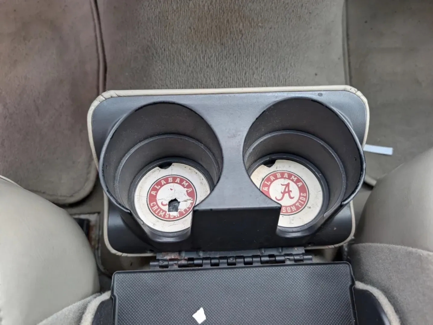 2005 Lincoln Town Car Signature Limited (1LNHM82W75Y) with an Other engine, located at 1430 Gateway Drive, Opelika, AL, 36801, (334) 239-0944, 32.637871, -85.409790 - Experience the epitome of luxury and comfort with this stunning 2005 Lincoln Town Car Signature Limited, perfect for those who appreciate style, elegance, and reliability. At Gils Auto in Phenix City, AL, we understand that driving is not just about getting from point A to B; it's about the journey - Photo#13