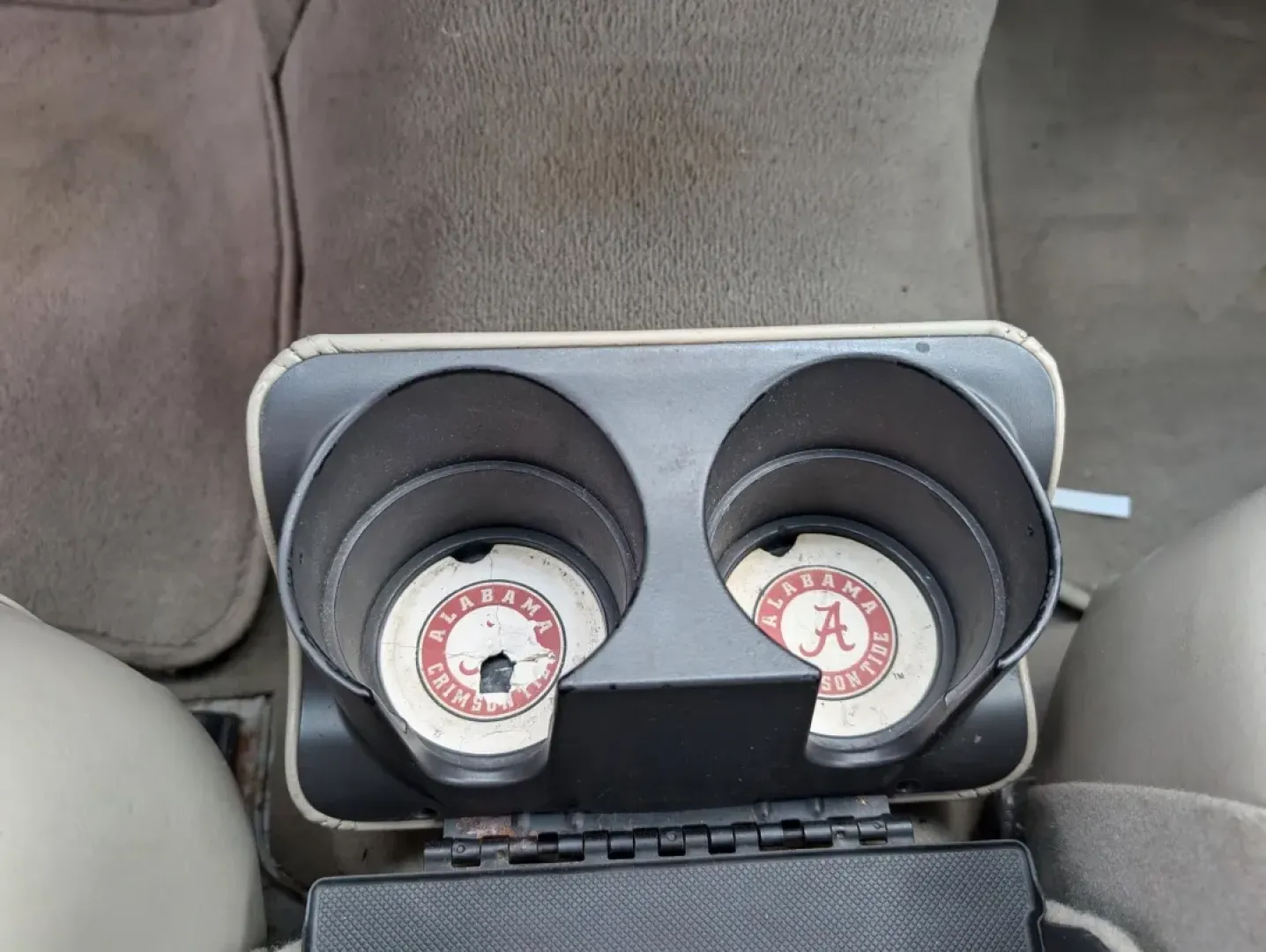 2005 Lincoln Town Car Signature Limited (1LNHM82W75Y) with an Other engine, located at 1430 Gateway Drive, Opelika, AL, 36801, (334) 239-0944, 32.637871, -85.409790 - Experience the epitome of luxury and comfort with this stunning 2005 Lincoln Town Car Signature Limited, perfect for those who appreciate style, elegance, and reliability. At Gils Auto in Phenix City, AL, we understand that driving is not just about getting from point A to B; it's about the journey - Photo#14