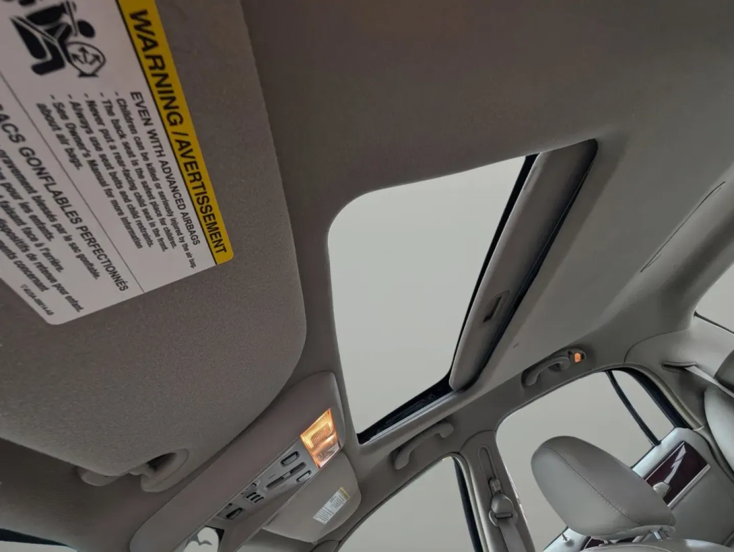 2005 Lincoln Town Car Signature Limited (1LNHM82W75Y) with an Other engine, located at 1430 Gateway Drive, Opelika, AL, 36801, (334) 239-0944, 32.637871, -85.409790 - Experience the epitome of luxury and comfort with this stunning 2005 Lincoln Town Car Signature Limited, perfect for those who appreciate style, elegance, and reliability. At Gils Auto in Phenix City, AL, we understand that driving is not just about getting from point A to B; it's about the journey - Photo#15