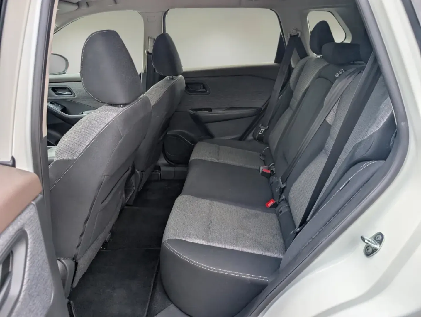 2021 /Charcoal Nissan Rogue S (5N1AT3AB5MC) with an Other engine, located at 804 22nd Ave, Phenix City, AL, 36870, (334) 297-1860, 32.484749, -85.024475 - Experience the freedom of adventure with the 2021 Nissan Rogue S, available now at Gils Auto in Phenix City, AL. This versatile all-wheel-drive SUV is perfect for families on the go or anyone looking to explore the beautiful surroundings of Phenix City. Whether you're making memories on weekend geta - Photo#11