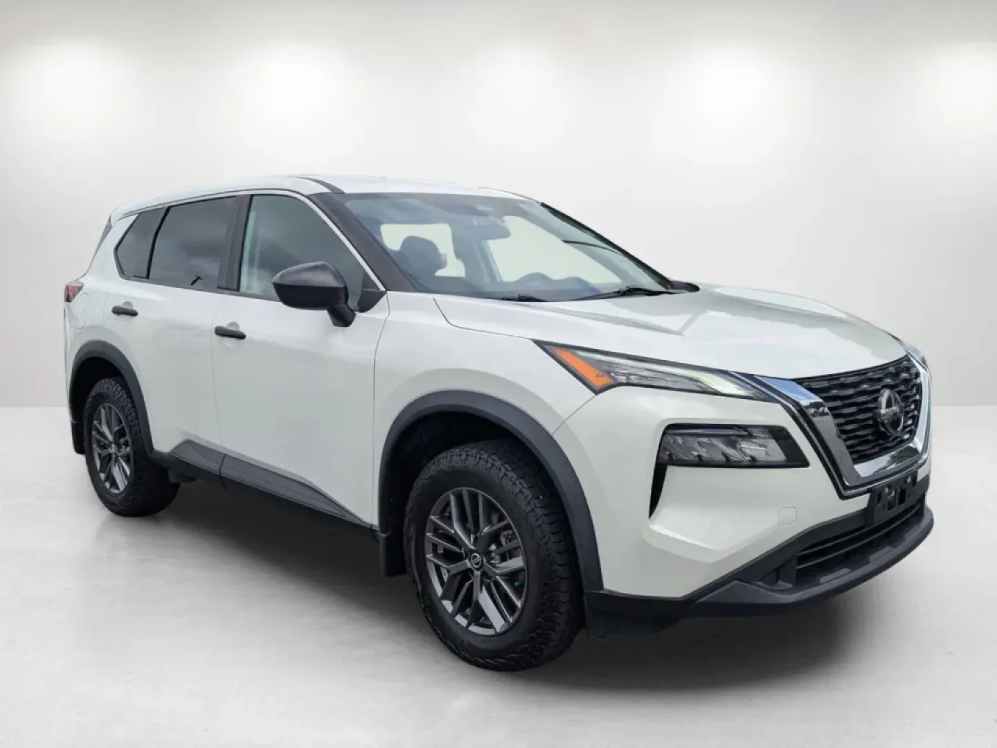 2021 /Charcoal Nissan Rogue S (5N1AT3AB5MC) with an Other engine, located at 7000 Northlake Connector, Columbus, GA, 31904, (706) 987-8085, 32.524975, -84.978134 - Experience the freedom of adventure with the 2021 Nissan Rogue S, available now at Gils Auto in Phenix City, AL. This versatile all-wheel-drive SUV is perfect for families on the go or anyone looking to explore the beautiful surroundings of Phenix City. Whether you're making memories on weekend geta - Photo#2