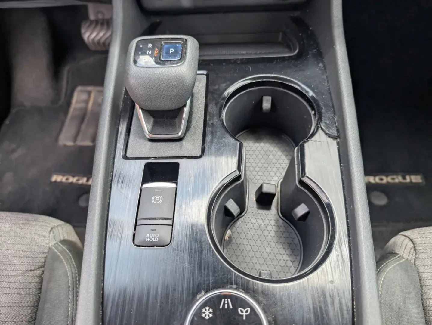 2021 /Charcoal Nissan Rogue S (5N1AT3AB5MC) with an Other engine, located at 7000 Northlake Connector, Columbus, GA, 31904, (706) 987-8085, 32.524975, -84.978134 - Experience the freedom of adventure with the 2021 Nissan Rogue S, available now at Gils Auto in Phenix City, AL. This versatile all-wheel-drive SUV is perfect for families on the go or anyone looking to explore the beautiful surroundings of Phenix City. Whether you're making memories on weekend geta - Photo#13