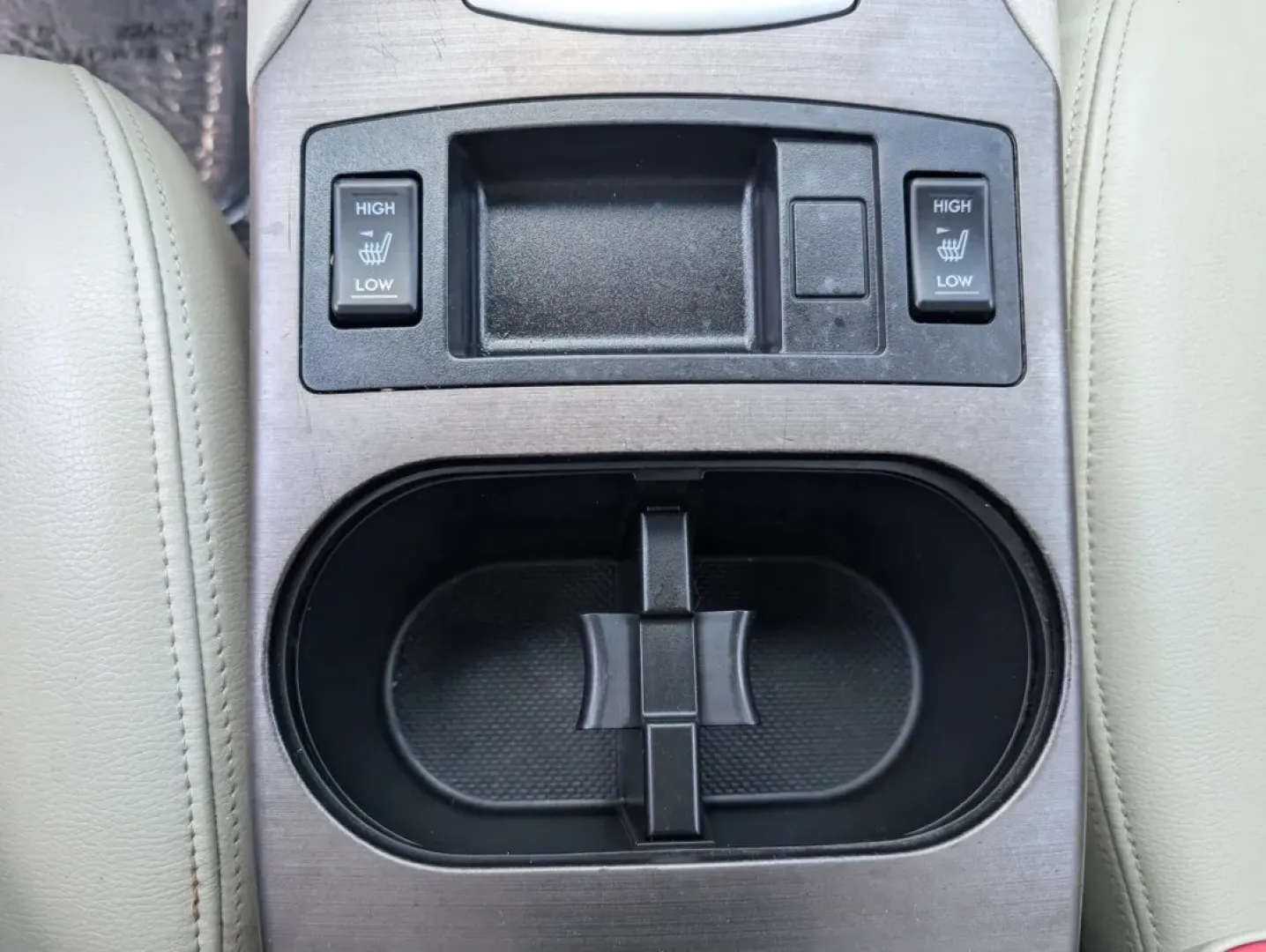 2014 /Warm Ivory Subaru Outback 2.5i Limited (4S4BRCLC1E3) with an Other engine, located at 5115 14th Ave., Columbus, GA, 31904, (706) 323-0345, 32.511494, -84.971046 - **Adventure Awaits with the 2014 Subaru Outback 2.5i Limited Perfect for Your Next Road Trip!**<br /> <br /> If you're ready to elevate your family outings or embark on thrilling weekend adventures, the 2014 Subaru Outback 2.5i Limited is the vehicle for you. This versatile sport utility vehicle co - Photo#12