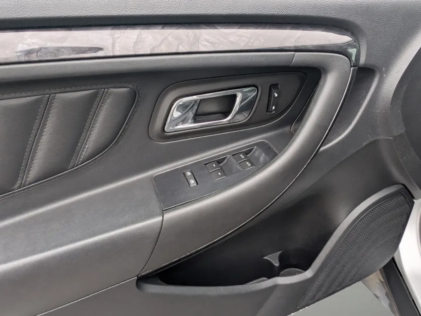 2012 Ford Taurus Limited (1FAHP2FW1CG) with an Other engine, located at 3959 U.S. 80 W, Phenix City, AL, 36870, (334) 297-4885, 32.469296, -85.135185 - Experience the thrill of the open road with our stunning 2012 Ford Taurus Limited, expertly crafted for those who value comfort and style. Whether you're a daily commuter navigating the bustling streets of Phenix City, AL, or a family embarking on weekend adventures, this sedan is designed to elevat - Photo#8