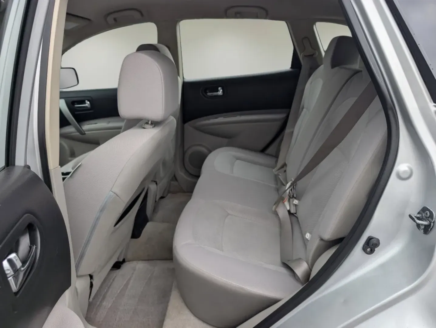 2014 /Gray Nissan Rogue S (JN8AS5MT9EW) with an Other engine, located at 3959 U.S. 80 W, Phenix City, AL, 36870, (334) 297-4885, 32.469296, -85.135185 - **Unleash Your Adventurous Spirit with the 2014 Nissan Rogue at Gils Auto Phenix City, AL!**<br /> <br /> If you're searching for the perfect vehicle that blends reliability with style, look no further than the 2014 Nissan Rogue, now available at Gils Auto in Phenix City, Alabama! Imagine this vers - Photo#10