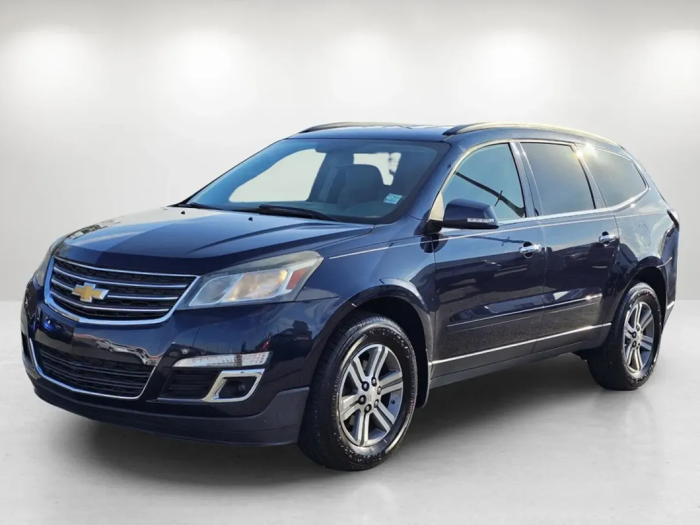 2015 /Dark Titanium/Light Titanium Chevrolet Traverse LT (1GNKRGKD3FJ) with an Other engine, located at 3959 U.S. 80 W, Phenix City, AL, 36870, (334) 297-4885, 32.469296, -85.135185 - **Explore Your Next Adventure with the 2015 Chevrolet Traverse LT at Gils Auto in Phenix City, AL!**<br /> <br /> Are you searching for the perfect SUV that effortlessly combines space, comfort, and versatility for your family or weekend adventures? Look no further than this stunning 2015 Chevrolet - Photo#1