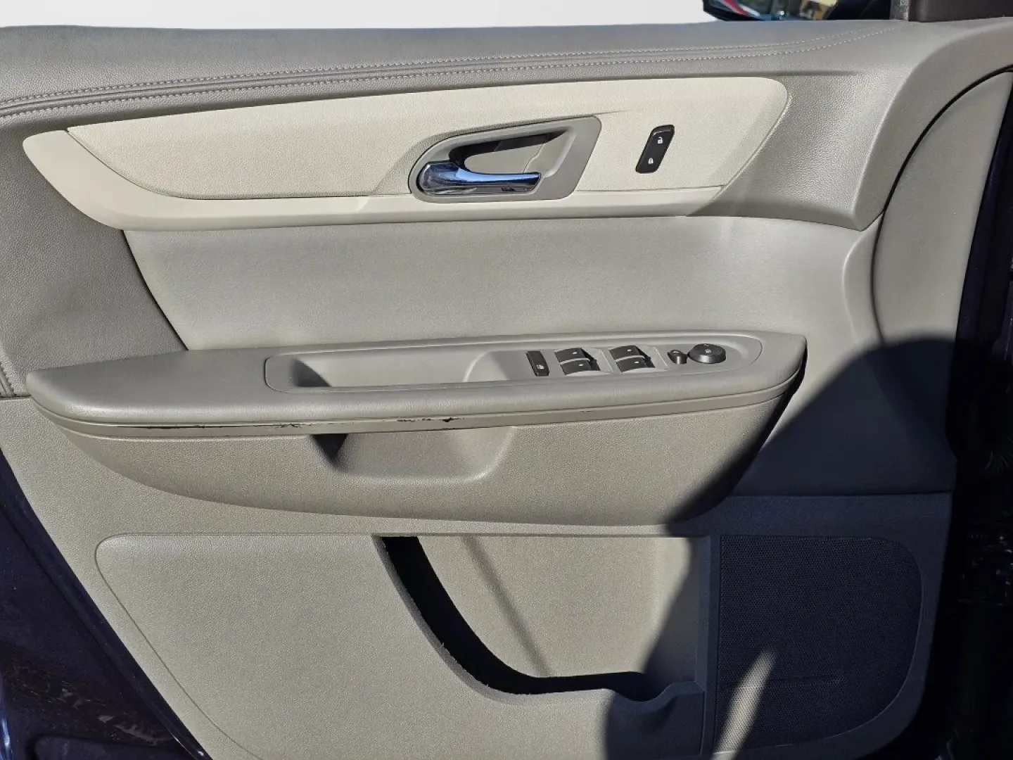 2015 /Dark Titanium/Light Titanium Chevrolet Traverse LT (1GNKRGKD3FJ) with an Other engine, located at 3959 U.S. 80 W, Phenix City, AL, 36870, (334) 297-4885, 32.469296, -85.135185 - **Explore Your Next Adventure with the 2015 Chevrolet Traverse LT at Gils Auto in Phenix City, AL!**<br /> <br /> Are you searching for the perfect SUV that effortlessly combines space, comfort, and versatility for your family or weekend adventures? Look no further than this stunning 2015 Chevrolet - Photo#10