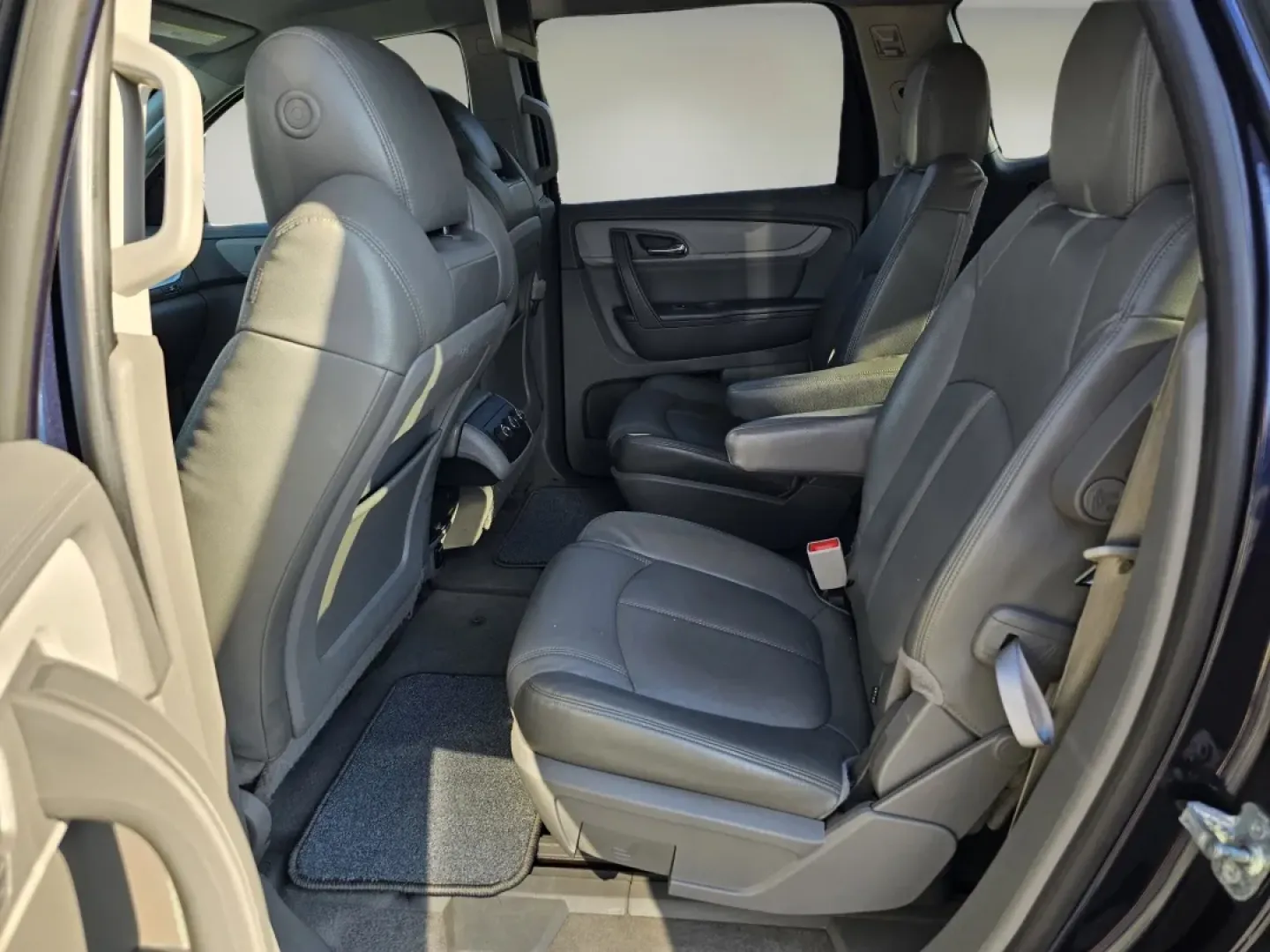 2015 /Dark Titanium/Light Titanium Chevrolet Traverse LT (1GNKRGKD3FJ) with an Other engine, located at 3959 U.S. 80 W, Phenix City, AL, 36870, (334) 297-4885, 32.469296, -85.135185 - **Explore Your Next Adventure with the 2015 Chevrolet Traverse LT at Gils Auto in Phenix City, AL!**<br /> <br /> Are you searching for the perfect SUV that effortlessly combines space, comfort, and versatility for your family or weekend adventures? Look no further than this stunning 2015 Chevrolet - Photo#16