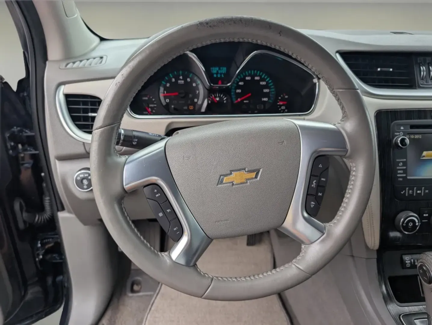 2015 /Dark Titanium/Light Titanium Chevrolet Traverse LT (1GNKRGKD3FJ) with an Other engine, located at 3959 U.S. 80 W, Phenix City, AL, 36870, (334) 297-4885, 32.469296, -85.135185 - **Explore Your Next Adventure with the 2015 Chevrolet Traverse LT at Gils Auto in Phenix City, AL!**<br /> <br /> Are you searching for the perfect SUV that effortlessly combines space, comfort, and versatility for your family or weekend adventures? Look no further than this stunning 2015 Chevrolet - Photo#17