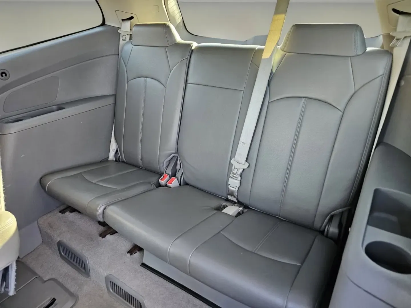 2015 /Dark Titanium/Light Titanium Chevrolet Traverse LT (1GNKRGKD3FJ) with an Other engine, located at 3959 U.S. 80 W, Phenix City, AL, 36870, (334) 297-4885, 32.469296, -85.135185 - **Explore Your Next Adventure with the 2015 Chevrolet Traverse LT at Gils Auto in Phenix City, AL!**<br /> <br /> Are you searching for the perfect SUV that effortlessly combines space, comfort, and versatility for your family or weekend adventures? Look no further than this stunning 2015 Chevrolet - Photo#18