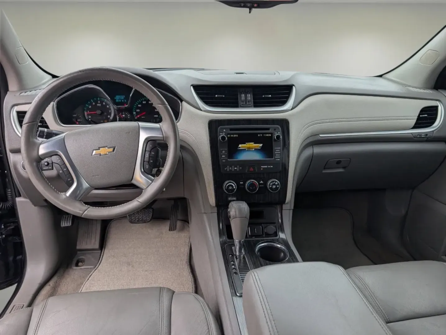 2015 /Dark Titanium/Light Titanium Chevrolet Traverse LT (1GNKRGKD3FJ) with an Other engine, located at 3959 U.S. 80 W, Phenix City, AL, 36870, (334) 297-4885, 32.469296, -85.135185 - **Explore Your Next Adventure with the 2015 Chevrolet Traverse LT at Gils Auto in Phenix City, AL!**<br /> <br /> Are you searching for the perfect SUV that effortlessly combines space, comfort, and versatility for your family or weekend adventures? Look no further than this stunning 2015 Chevrolet - Photo#20