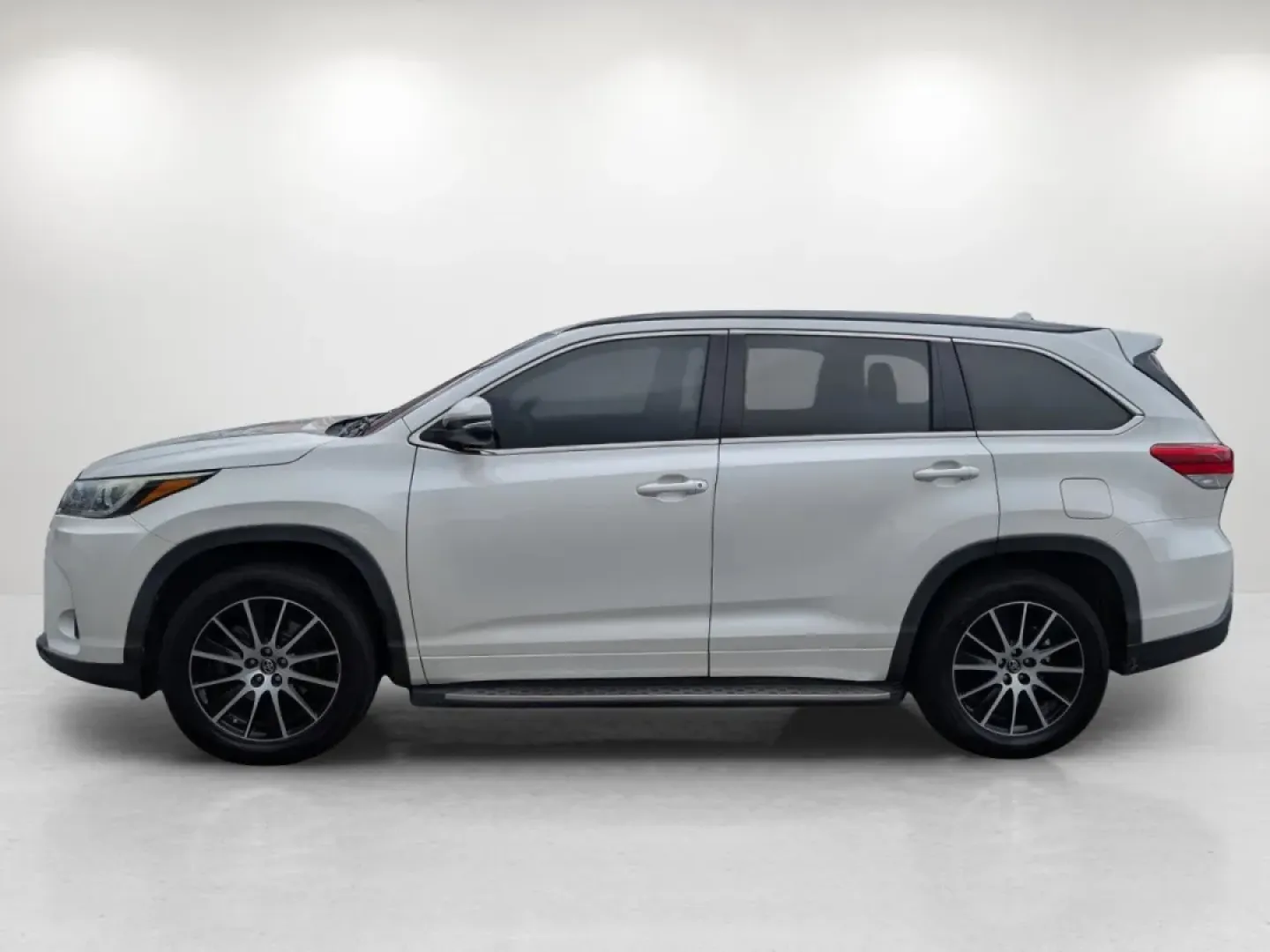 2018 Toyota Highlander (5TDKZRFH0JS) with an Other engine, located at 3959 U.S. 80 W, Phenix City, AL, 36870, (334) 297-4885, 32.469296, -85.135185 - **Experience Unmatched Versatility with the 2018 Toyota Highlander at Gils Auto - Your Buy Here Pay Here Dealership in Phenix City, AL!**<br /> <br /> Are you ready to elevate your family adventures, daily commutes, or weekend getaways? Meet the 2018 Toyota Highlander, the perfect blend of comfort, - Photo#7