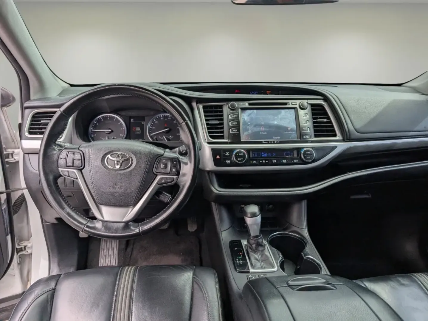 2018 Toyota Highlander (5TDKZRFH0JS) with an Other engine, located at 3959 U.S. 80 W, Phenix City, AL, 36870, (334) 297-4885, 32.469296, -85.135185 - **Experience Unmatched Versatility with the 2018 Toyota Highlander at Gils Auto - Your Buy Here Pay Here Dealership in Phenix City, AL!**<br /> <br /> Are you ready to elevate your family adventures, daily commutes, or weekend getaways? Meet the 2018 Toyota Highlander, the perfect blend of comfort, - Photo#12