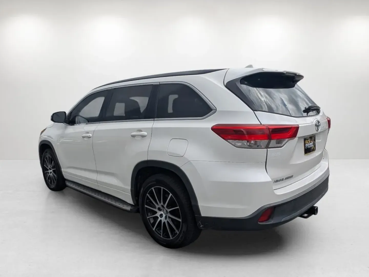 2018 Toyota Highlander (5TDKZRFH0JS) with an Other engine, located at 5115 14th Ave., Columbus, GA, 31904, (706) 323-0345, 32.511494, -84.971046 - **Experience Unmatched Versatility with the 2018 Toyota Highlander at Gils Auto - Your Buy Here Pay Here Dealership in Phenix City, AL!**<br /> <br /> Are you ready to elevate your family adventures, daily commutes, or weekend getaways? Meet the 2018 Toyota Highlander, the perfect blend of comfort, - Photo#6