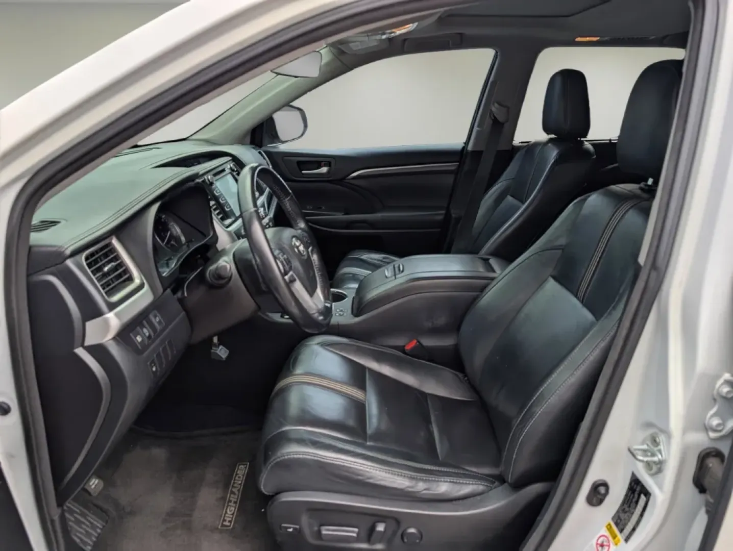 2018 Toyota Highlander (5TDKZRFH0JS) with an Other engine, located at 521 Old Farm Lane Rd, Prattville, AL, 36066, (334) 325-1505, 32.482460, -86.416367 - **Experience Unmatched Versatility with the 2018 Toyota Highlander at Gils Auto - Your Buy Here Pay Here Dealership in Phenix City, AL!**<br /> <br /> Are you ready to elevate your family adventures, daily commutes, or weekend getaways? Meet the 2018 Toyota Highlander, the perfect blend of comfort, - Photo#9