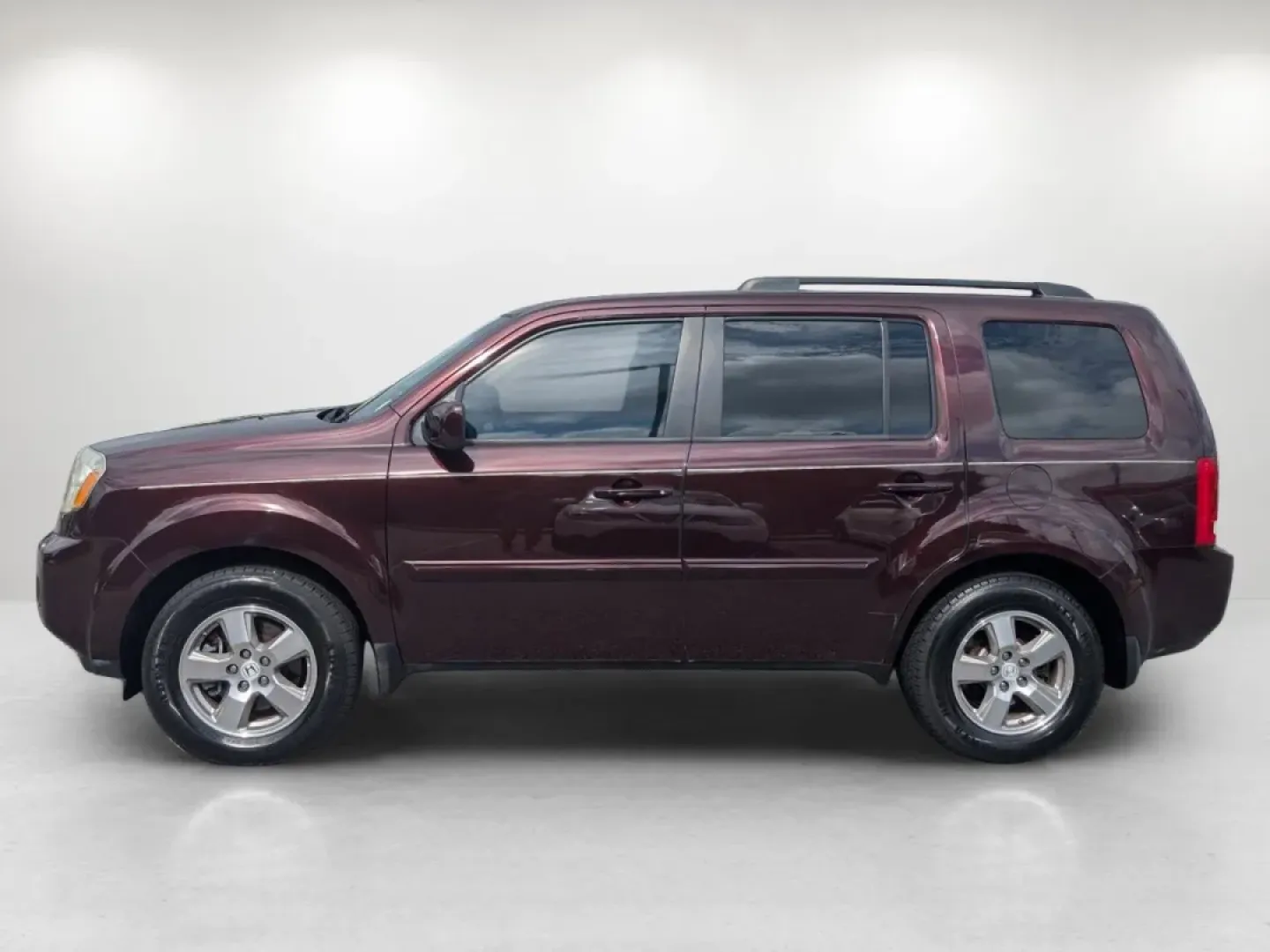2011 Honda Pilot EX-L (5FNYF3H53BB) with an Other engine, located at 1430 Gateway Drive, Opelika, AL, 36801, (334) 239-0944, 32.637871, -85.409790 - Are you ready to elevate your family adventures or tackle those long commutes with ease? Look no further than this stunning 2011 Honda Pilot EX-L, available now at Gils Auto in Phenix City, AL. This spacious SUV is perfect for growing families and weekend explorers alike, offering comfort, safety, a - Photo#7