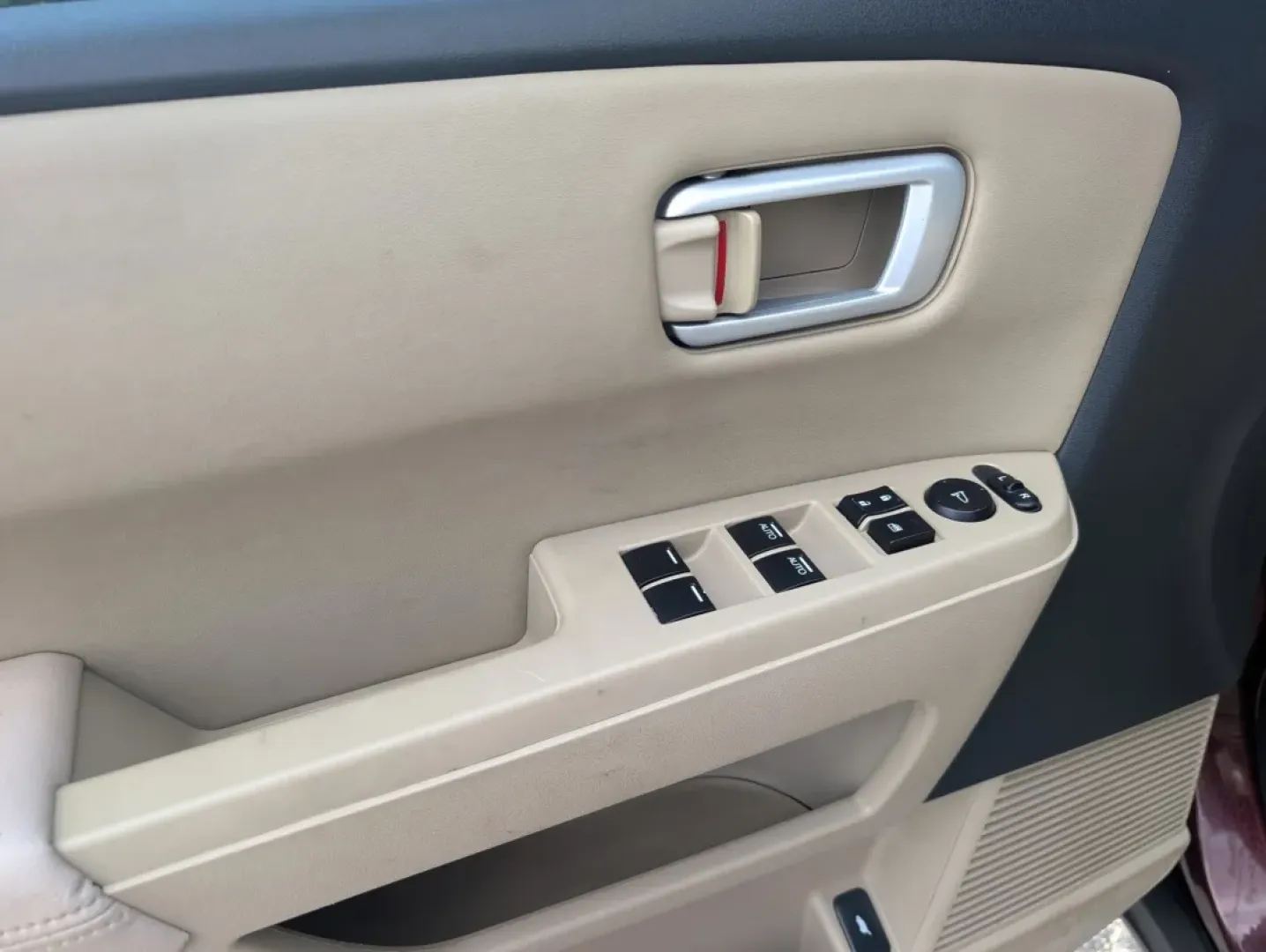 2011 Honda Pilot EX-L (5FNYF3H53BB) with an Other engine, located at 1430 Gateway Drive, Opelika, AL, 36801, (334) 239-0944, 32.637871, -85.409790 - Are you ready to elevate your family adventures or tackle those long commutes with ease? Look no further than this stunning 2011 Honda Pilot EX-L, available now at Gils Auto in Phenix City, AL. This spacious SUV is perfect for growing families and weekend explorers alike, offering comfort, safety, a - Photo#8