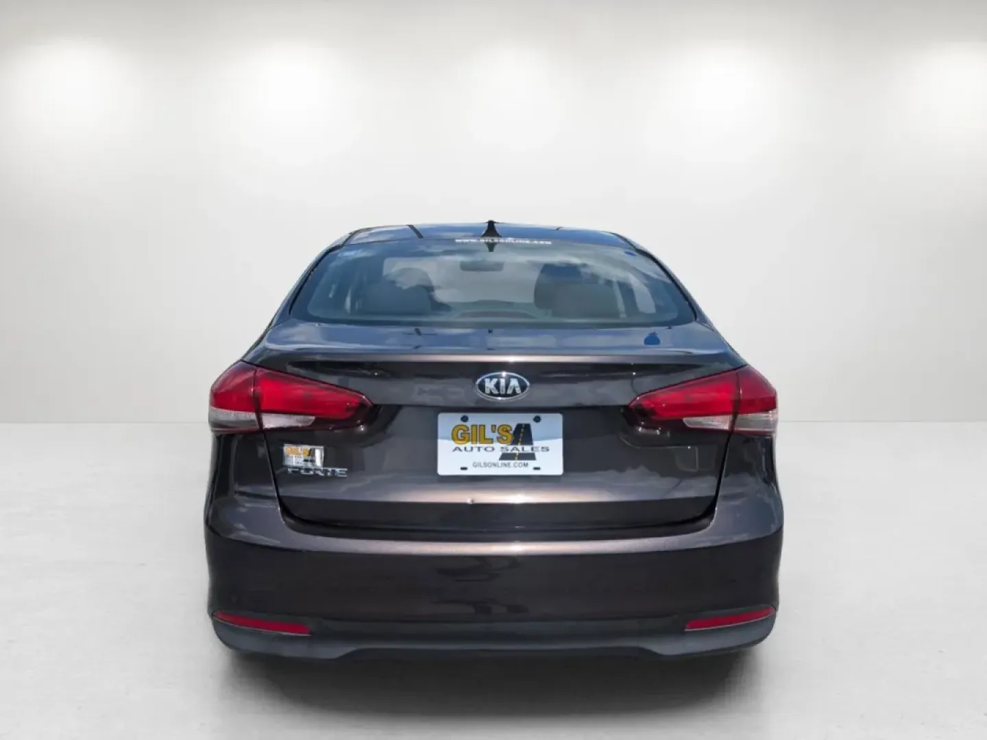 2018 /Black Kia Forte LX (3KPFK4A7XJE) with an Other engine, located at 7000 Northlake Connector, Columbus, GA, 31904, (706) 987-8085, 32.524975, -84.978134 - Are you on the hunt for a reliable vehicle that perfectly balances comfort, style, and affordability? Look no further than this stunning 2018 Kia Forte LX, available now at Gils Auto in Phenix City, Alabama. Whether you're commuting to work, running errands, or planning a weekend getaway, this sedan - Photo#5
