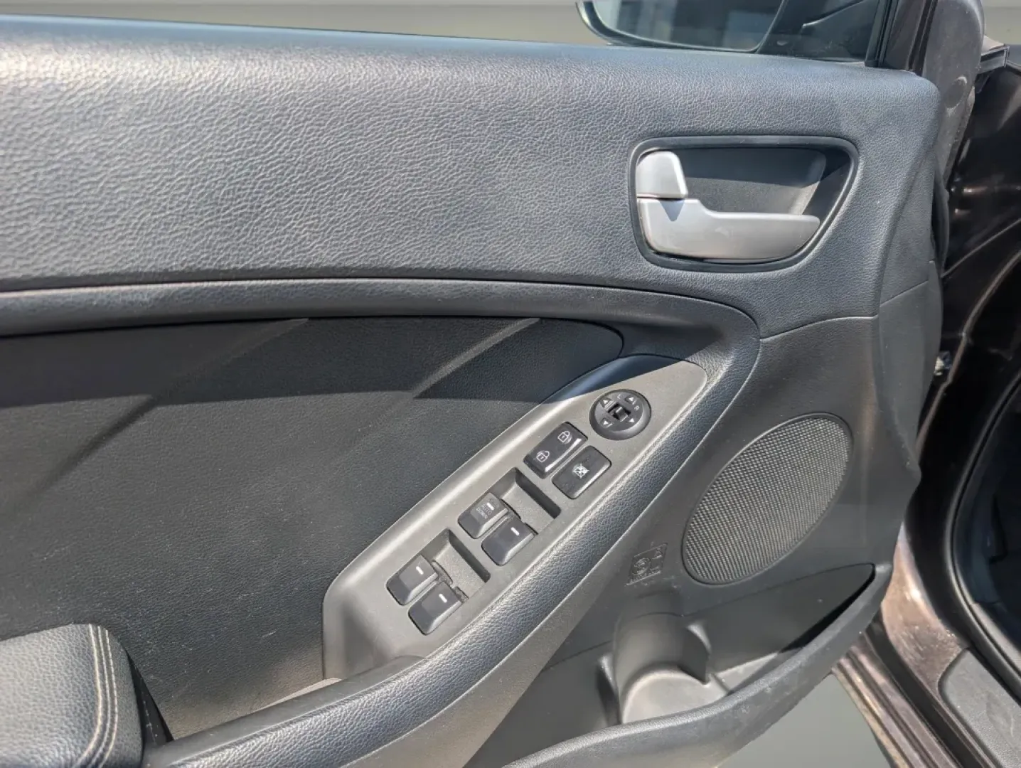 2018 /Black Kia Forte LX (3KPFK4A7XJE) with an Other engine, located at 7000 Northlake Connector, Columbus, GA, 31904, (706) 987-8085, 32.524975, -84.978134 - Are you on the hunt for a reliable vehicle that perfectly balances comfort, style, and affordability? Look no further than this stunning 2018 Kia Forte LX, available now at Gils Auto in Phenix City, Alabama. Whether you're commuting to work, running errands, or planning a weekend getaway, this sedan - Photo#8