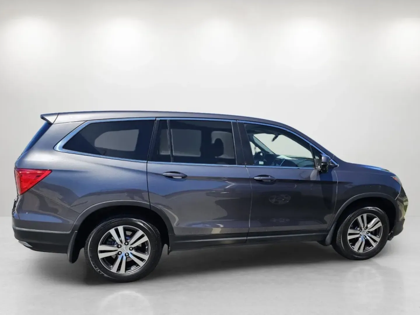 2017 Honda Pilot EX-L (5FNYF5H88HB) with an Other engine, located at 521 Old Farm Lane Rd, Prattville, AL, 36066, (334) 325-1505, 32.482460, -86.416367 - **Discover Your Next Adventure with the 2017 Honda Pilot EX-L at Gils Auto!**<br /> <br /> Are you ready to elevate your family road trips or weekend getaways? The 2017 Honda Pilot EX-L is your ideal companion for creating unforgettable memories, whether you're heading to local attractions in Phenix - Photo#3